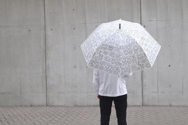 画像3: 秋雨に使いたい!キース・へリングのビニール傘がセブン-イレブン店舗とセブンネットショッピングで買える!