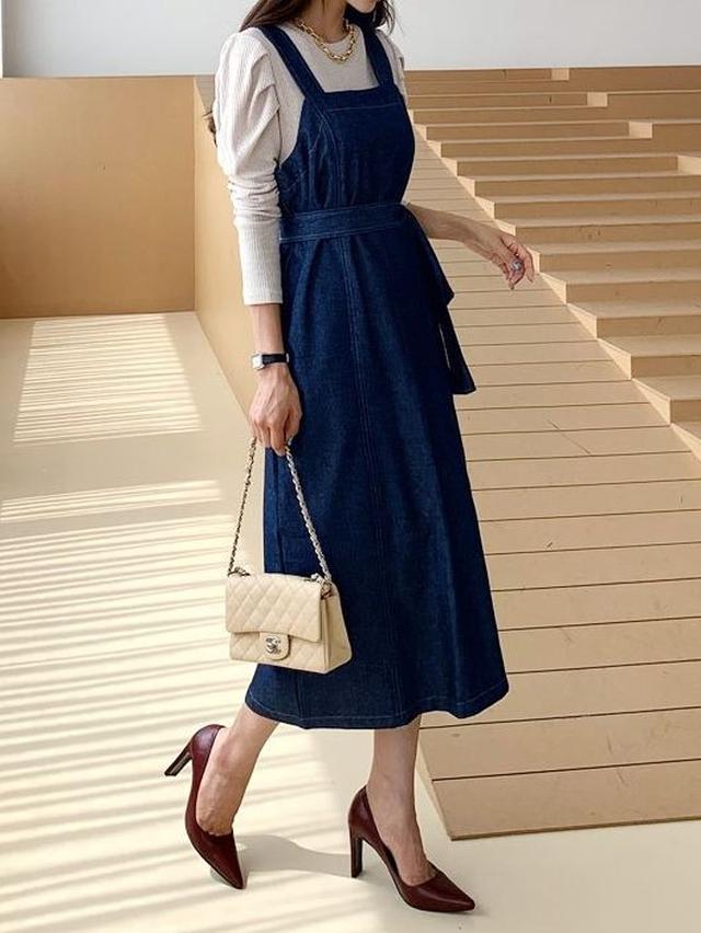 画像2: ストラップ付デニムワンピース ¥3,931