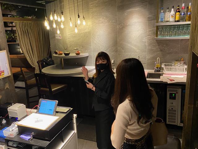 画像: いざ、店内へ!スタッフが誘導してくれます