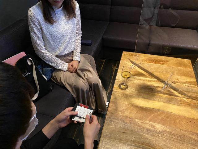 画像: 20分のトークタイムが終わったらスタッフがお相手の評価をヒアリング。