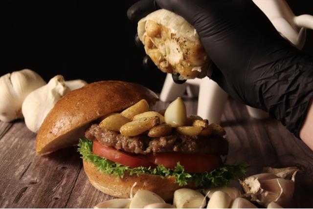 画像2: にんにく好きにはたまらない!エネルギーチャージできるハンバーガー登場!