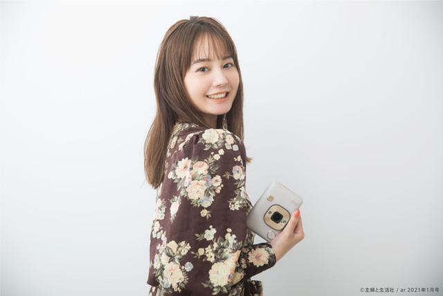 画像2: 「instax “チェキ”人気2機種の限定カラー」 × トータルビューティー誌「ar」× モデル・NANAMI、ホリデーシーズンに向けた豪華ギフトボックスが数量限定で発売!