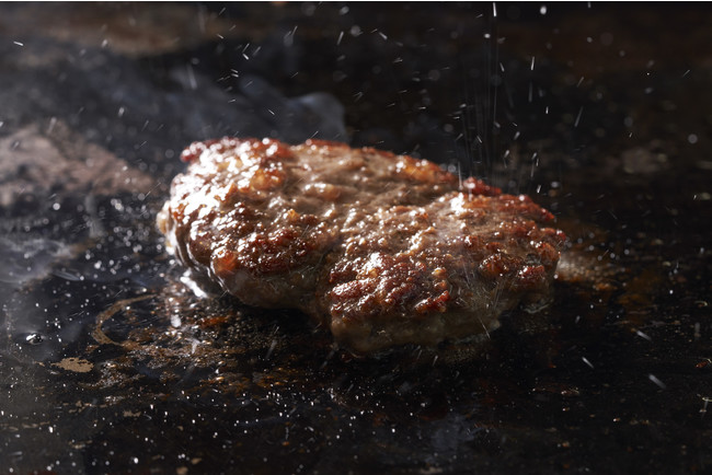 画像: 牛肉100%(つなぎ不使用)のパティ