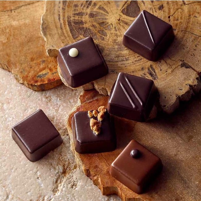 画像: フランスの有機認証「ABマーク」取得のチョコレート。 【西武・そごう限定】〈フランス「ABマーク」認証取得品〉ジャン=ミッシェル・モルトロー/ボヌール・エ・サンテ‐ブル・ターコイズ‐(6個入)2,214円