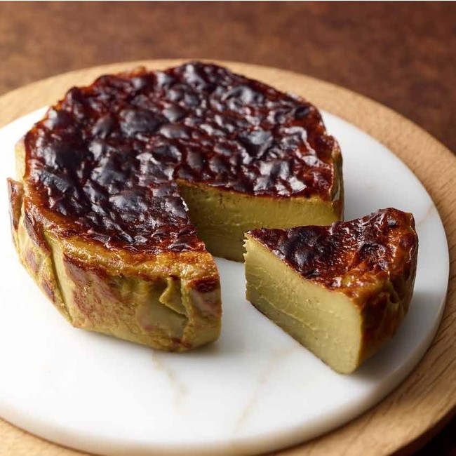 画像: ピスタチオとホワイトチョコを合わせたバスクチーズのアレンジ。 【西武池袋本店限定】モンサンクレール/バスクフロマージュピスターシュ(1個入、直径約12㎝)3,240円