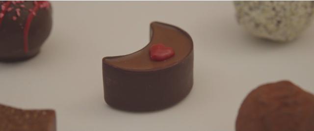 画像4: 箱を開けたらチョコレートの宇宙が広がる!