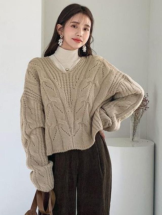画像2: ルーズVネックニット ¥4,421 (税込)