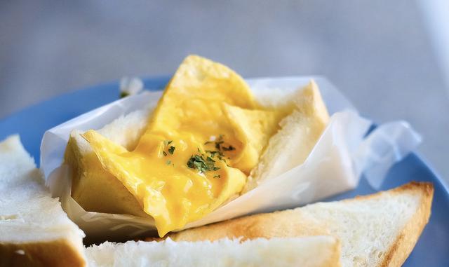 画像: 4.毎日食べたい大満足チーズオムレツパン