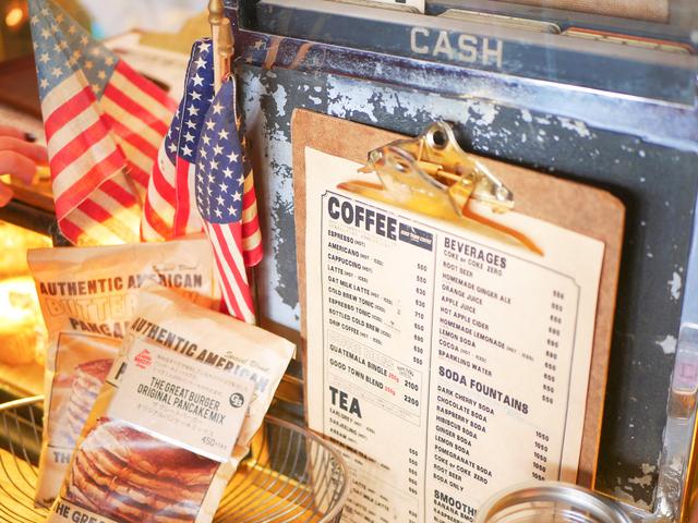 画像1: フレンチアメリカンな世界感が漂う店内