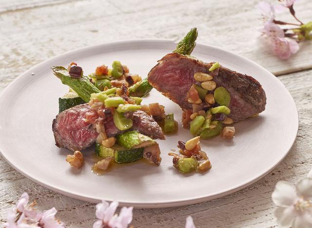 画像: ◆桜色に焼き上げた牛肉のソテー 空豆とドライトマトのソース 丁寧に焼き上げ、桜色に仕上げた牛肉には空豆をあわせて。※Aプラン限定でお楽しみいただけます。