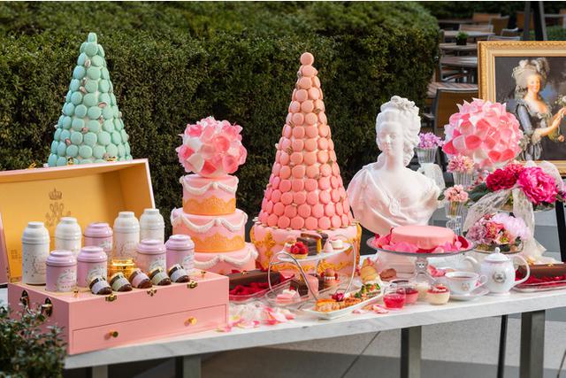 画像: ヴェルサイユ宮殿の「王の菜園」の希少なりんごやバラをつかった特別レシピのケーキも登場するアフタヌーンティー