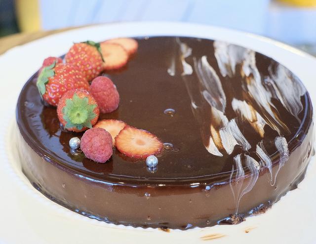 画像: マーブルストロベリーチョコムース