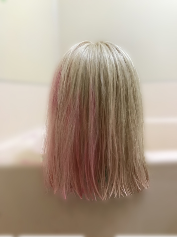 画像: （中央より左側）未処置 （中央より右側）ミストを処置