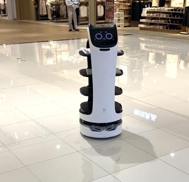 画像: ●館内配送ネコ型ロボット