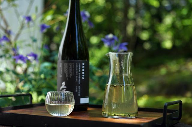 画像: 緑茶の日本酒出し