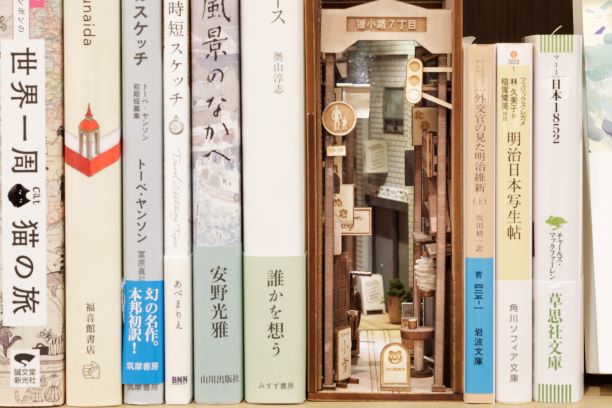 画像: 『ランプライトブックスホテル札幌』にBookTuber本棚が出現!