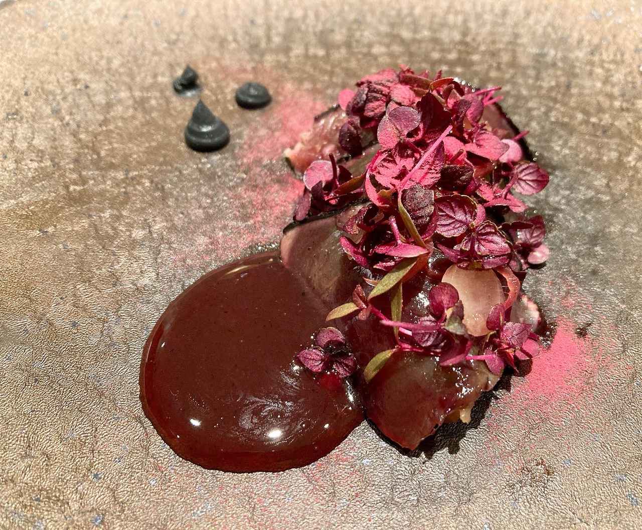 画像: アミューズから、日本の食材、鰹が。