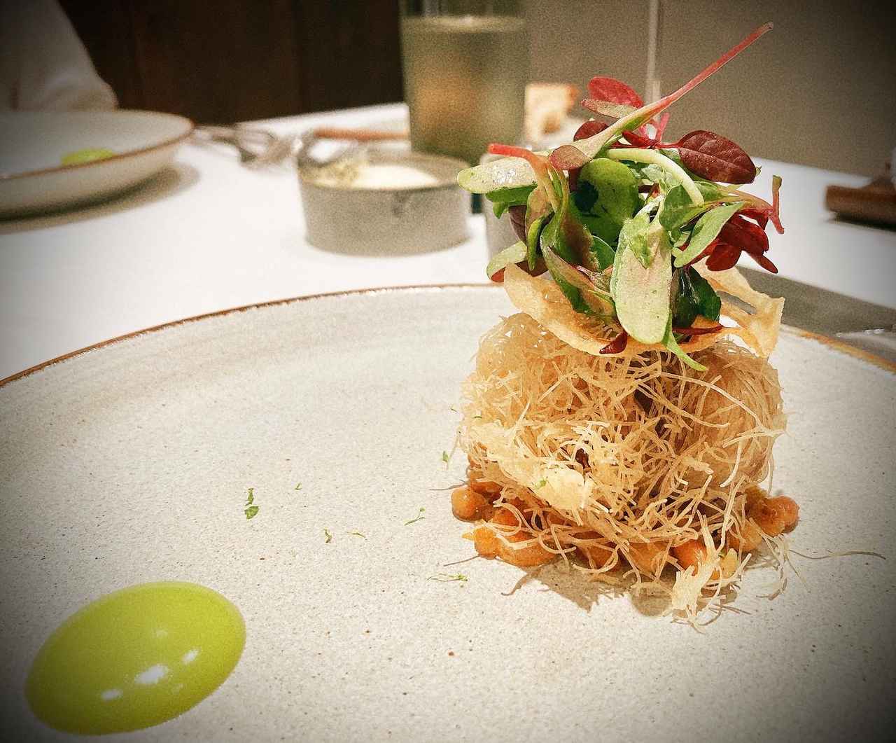 画像1: スタイリッシュでシンプル、だけど華やかなお料理