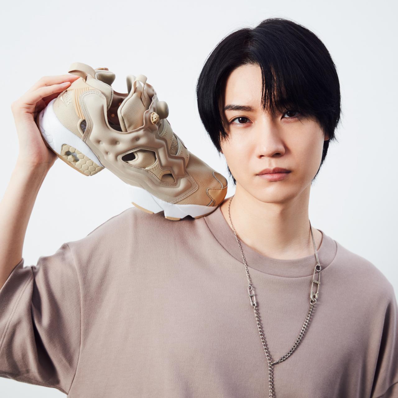 画像1: 発売以降高い人気を誇るリーボック代表モデル「インスタポンプフューリー」を桜田通と有末麻祐子がクールに履きこなす秋ビジュアルを公開!