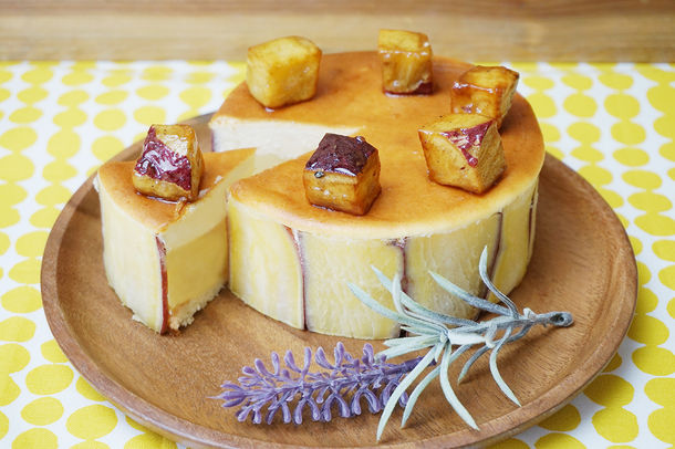 画像: ・お芋とチーズとさつまいも 販売価格 2,160円(税込) さつまいもの壁で仕上げたスイートポテトとチーズケーキの2層ケーキ。お芋の自然な甘さとチーズの酸味が相性抜群。