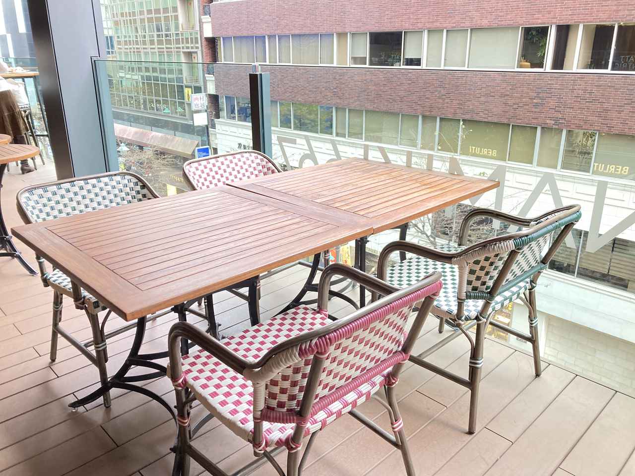 画像: テラス席も心地良いです