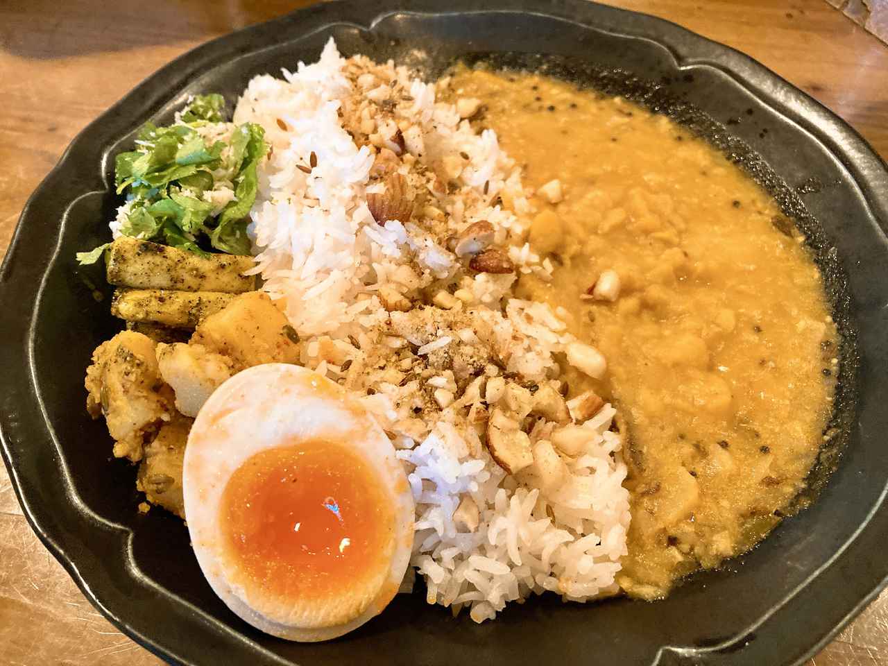 画像1: めくるめく５色カレーの世界へ
