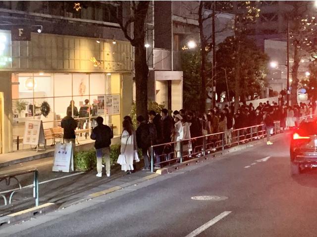 画像: 急遽追加販売されることが本人SNSにて伝えられると、すぐに新しい行列ができるほどの反響の大きさ