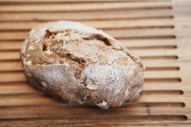 画像: ・全粒粉くるみパン　320円（税込）