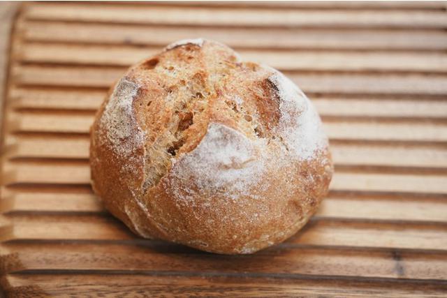 画像: ・全粒粉ドライフルーツパン　680円（税込）