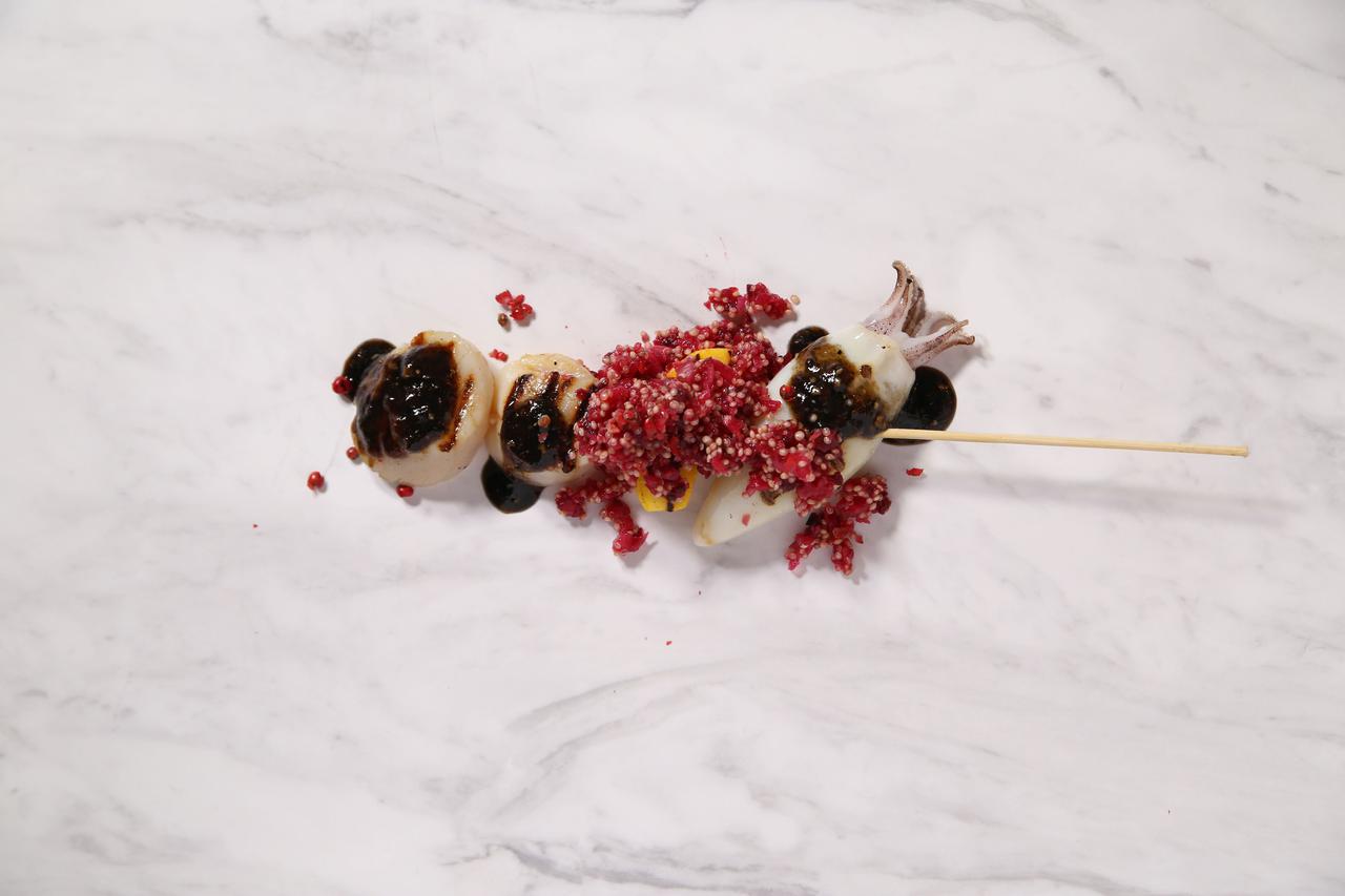 画像: ホタテ＆ヤリイカ シンガポールブラックペッパーソース