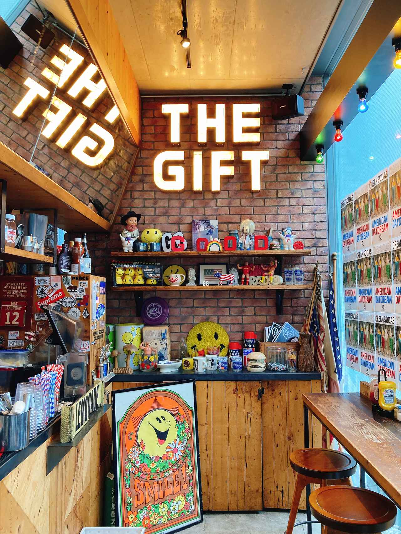 画像: お店の一角のギフトコーナーもかわいい!アメリカンな雑貨が溢れていました。
