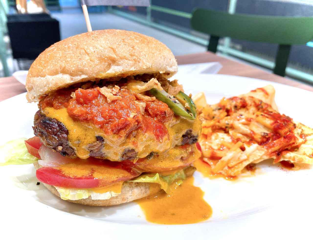 画像: 【試食レポ】プラントベースなのにジャンク的美味しさ…！2foodsの新作バーガーとスイーツに注目です - カワコレメディア | 最新トレンド・コスメ・スイーツなど女の子のためのガールズメディアです！