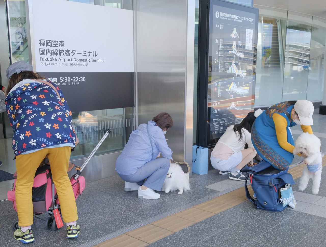 画像5: ●福岡空港に到着