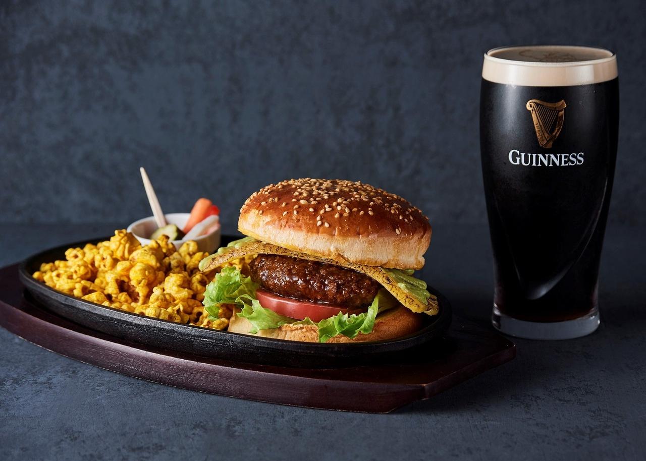 画像1: 個性豊かなビールとのペアリングで楽しむ、ショップ自慢の極上のグルメバーガー