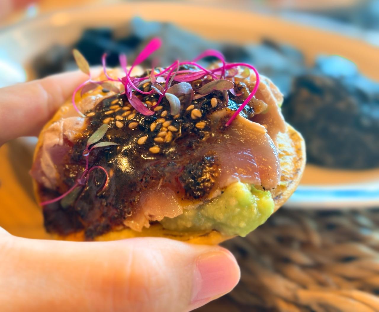 画像6: ビーチ真ん前のレストランでいただく、絶品とは?!