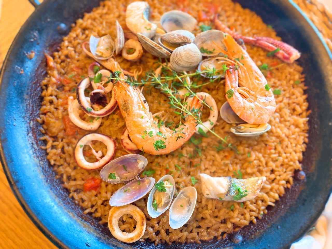 画像10: ビーチ真ん前のレストランでいただく、絶品とは?!