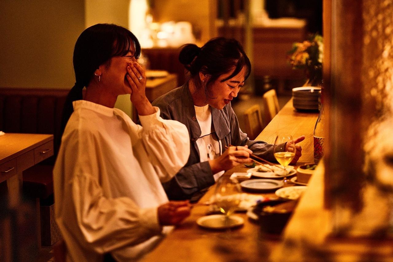 画像: コンセプトは「⼥性が餃⼦を頬張り、笑顔になる場所」