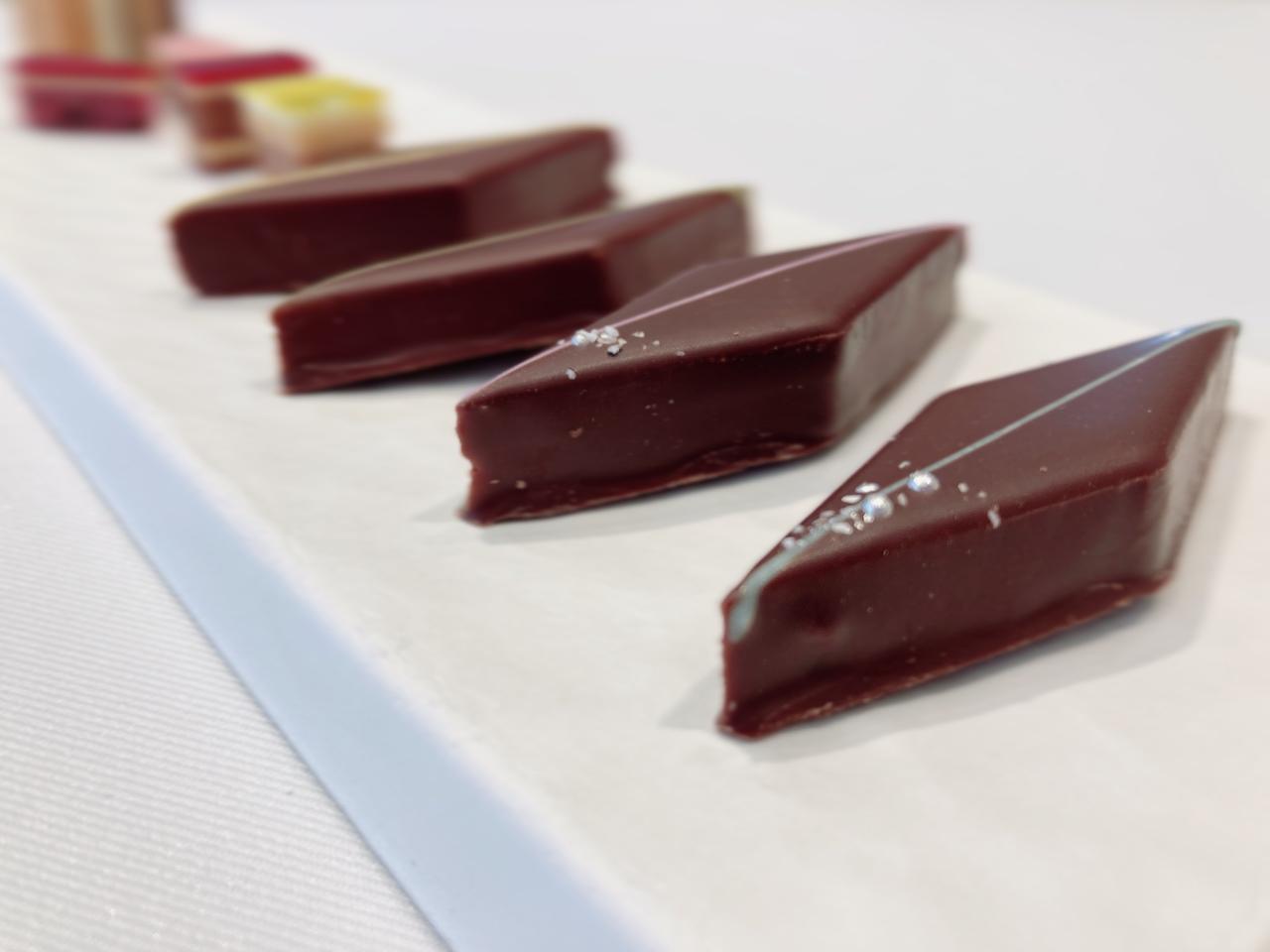 画像: 奥がLilac、手前がTurquoise