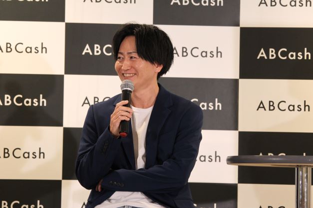 画像: ABCash Technologies代表取締役 児玉 隆洋 大学卒業後、サイバーエージェントに入社。Amebaブログ事業部長、AbemaTV広告開発局長を歴任。2018年、自らの経験から網羅的かつ中立的なファイナンシャルリテラシーの必要性を強く感じ、株式会社ABCash Technologies ( 旧bookee) を設立。代表取締役社長に就任。創業約4年で累計24億円以上を調達。ABCashブランドアンバサダーはモデルの ROLA。累計受講者20,000名を超える。著書に『未来のお金の稼ぎ方』(幻冬舎出版)がある。