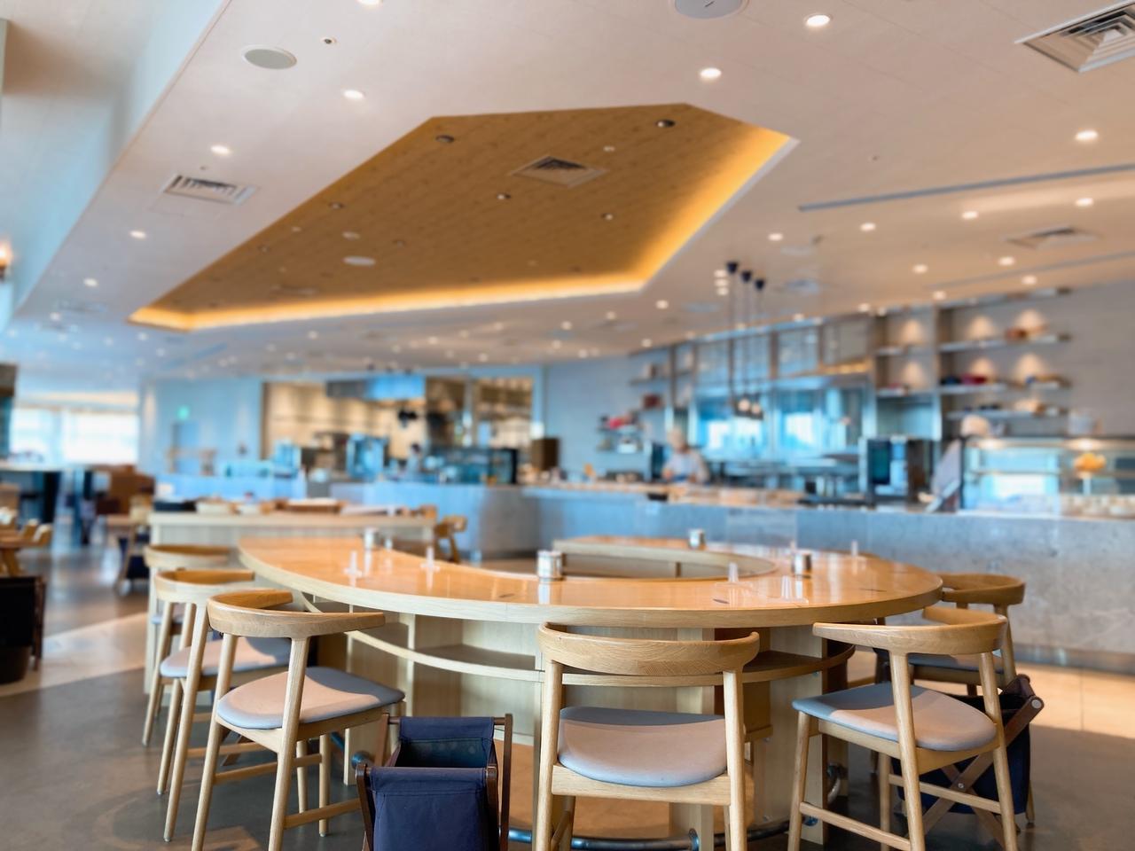 画像: 躍動感溢れるバルエリア