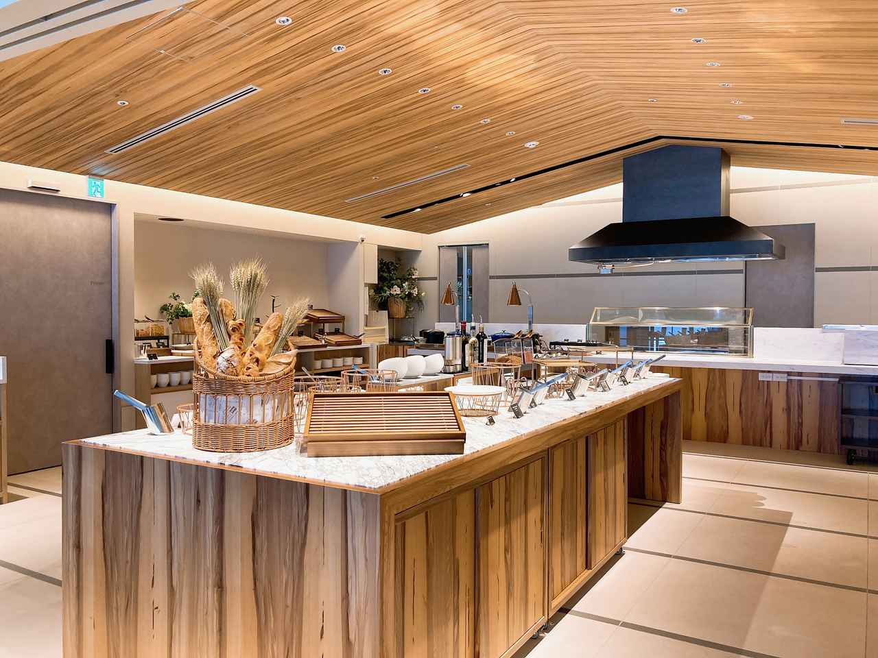 画像: ビュッフェコーナー