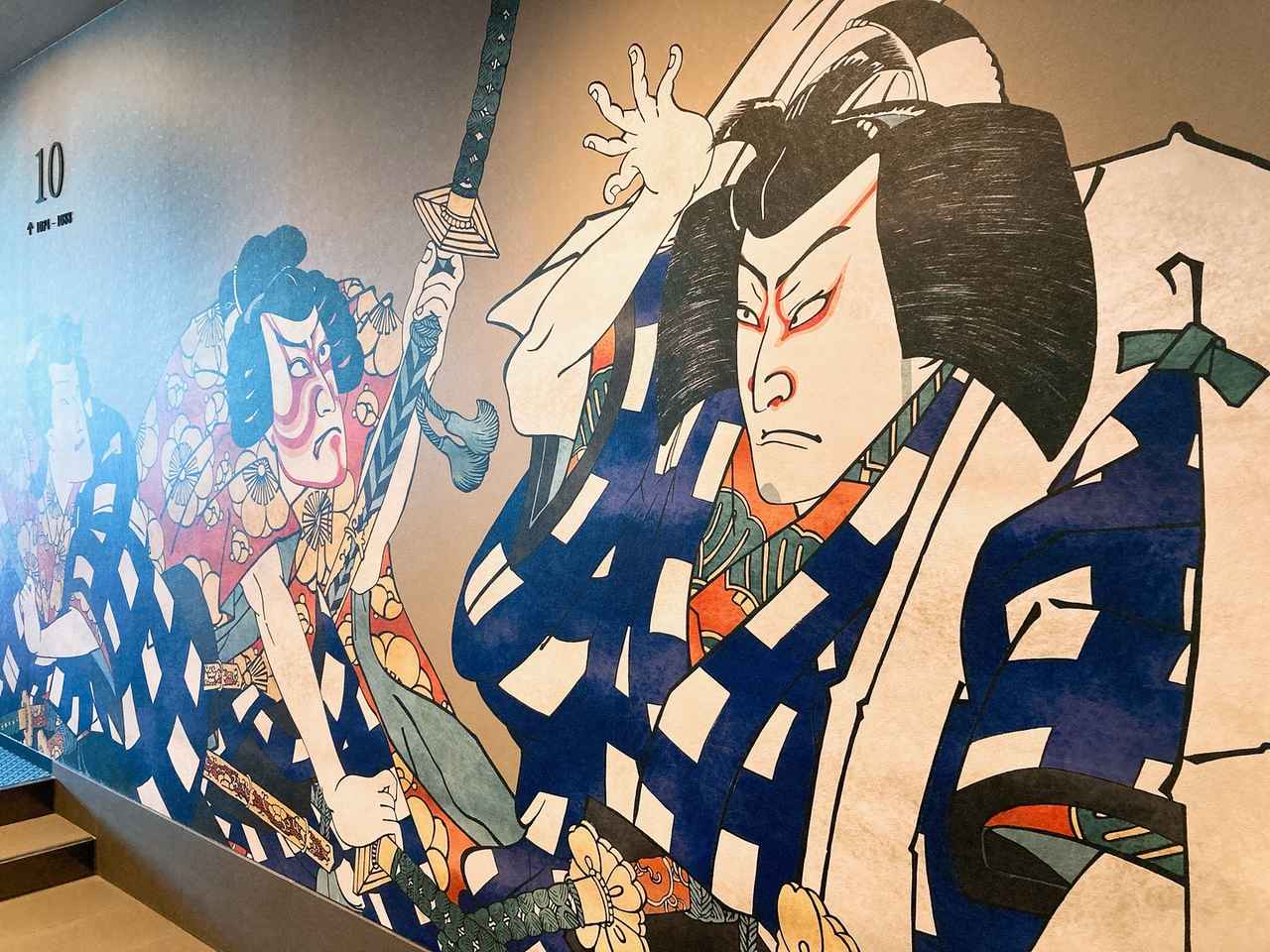 画像: 10階のエレベーターホールのアートも圧巻