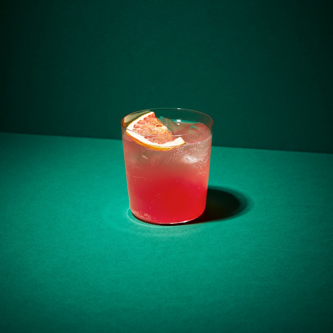 画像: この間飲んだ、あのお花が乗ったカクテルってなんだっけ…（フローラルスプモーニ）