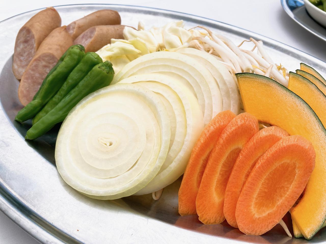 画像2: 食べ放題のBBQでワイワイ