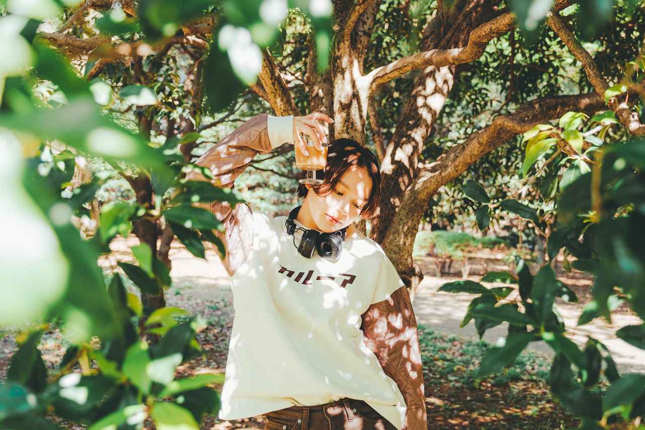 画像2: 休日のスタイリングに「ホロヨイスウェット」はいかが?