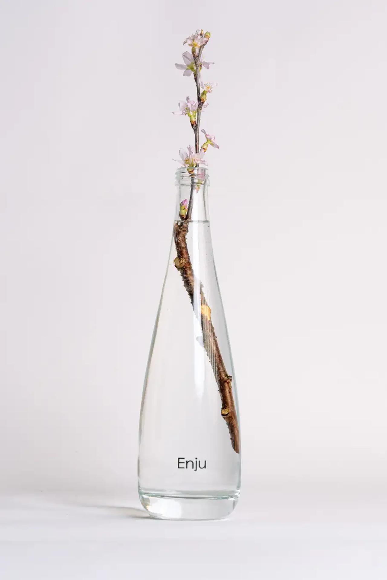 画像: 花酵母ということもあり飲み終わった後には、花瓶として利用できます。