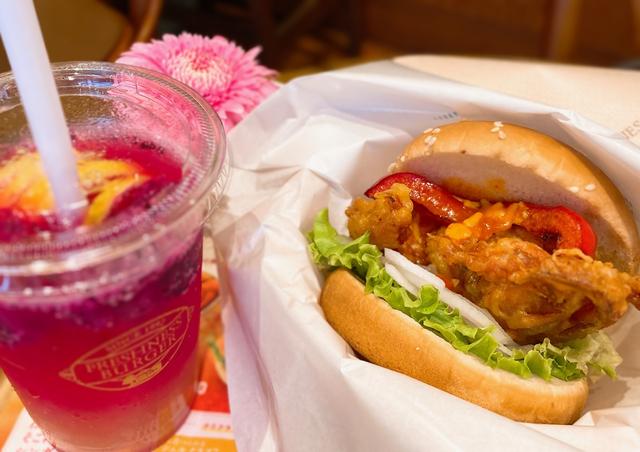 試食レポ】明日は「カニの日」！フレッシュネスバーガーの新作、「チリ