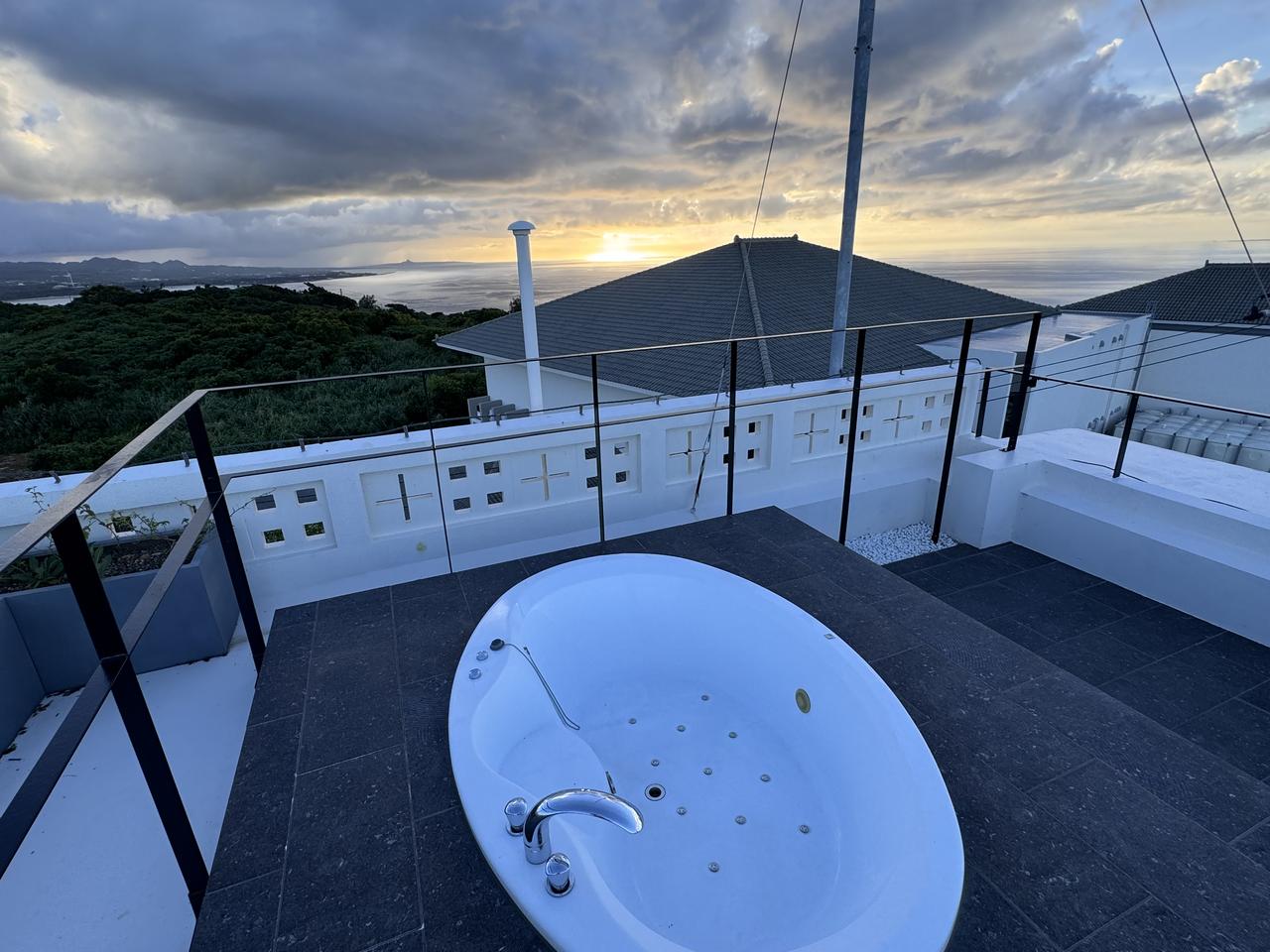 画像 : 2番目の画像 - 「沖縄で人気の古宇利島でChill out stay♡究極のLuxury Boutique Hotel【One Suite THE GRAND】」のアルバム - カワコレメディア