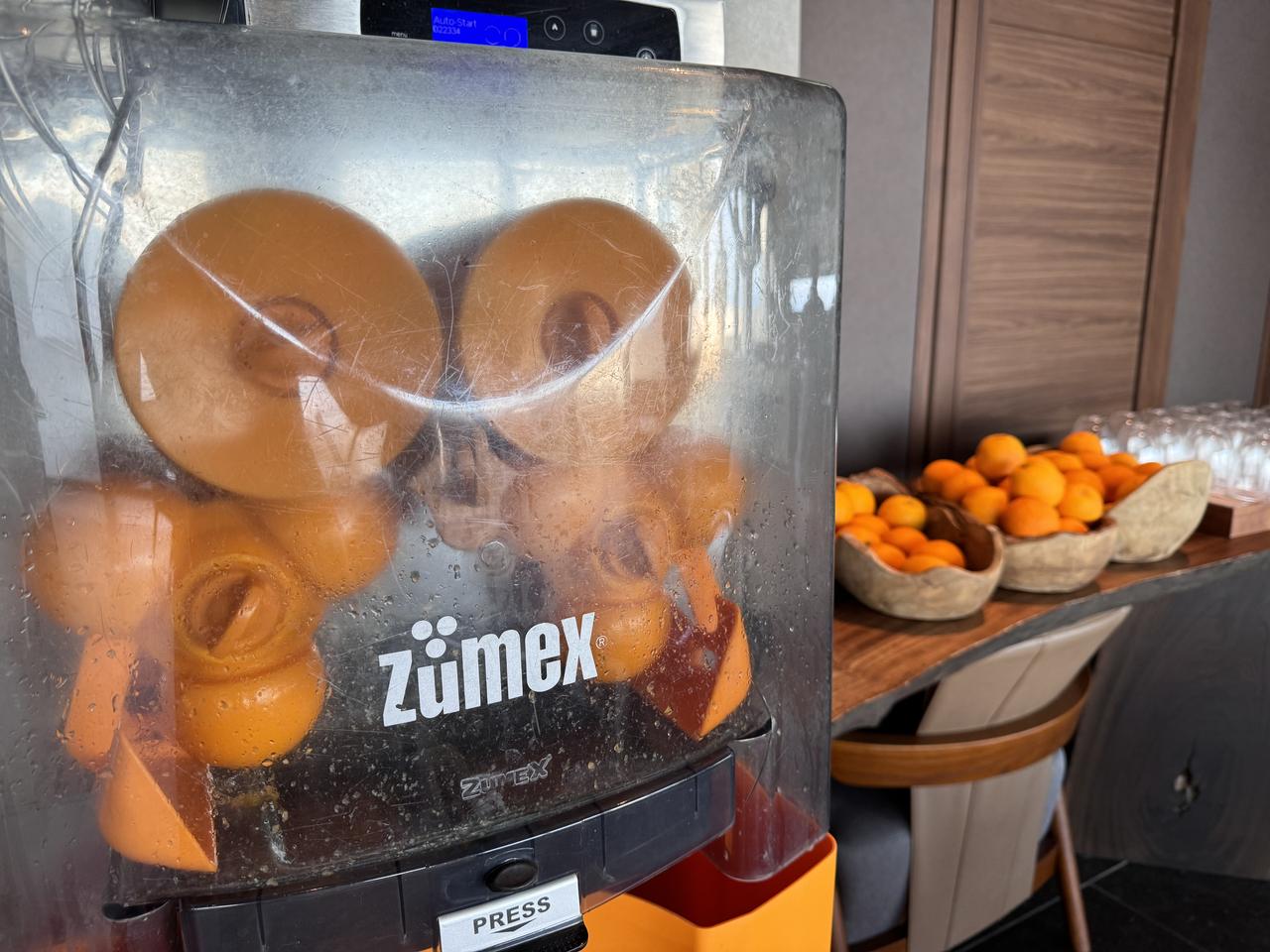 画像: ビタミンたっぷり！搾りたてのオレンジジュースがいただけます！