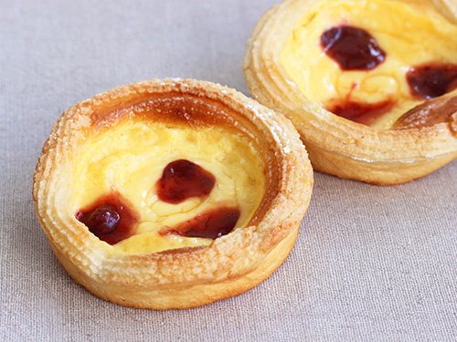 画像: ドンク大丸札幌店 北海道クリームチーズと苺のクリームパン